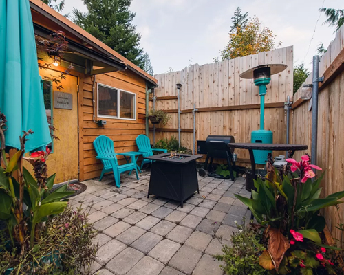 Cozy Custom Studio exterior with private patio